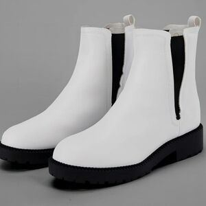 LPCBDEE Chelsea Lug Sole White Slip-on Boots in White Size 10